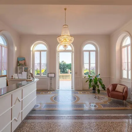 Hotel L'orangeraie 4*