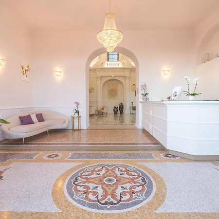 Hotel L'orangeraie 4*