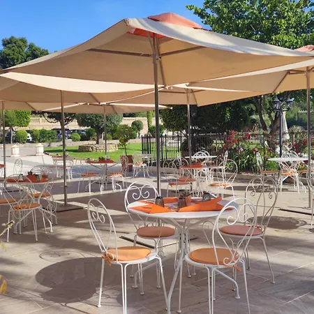 فندق L'orangeraie لا كروا فالميه